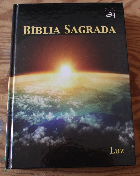 Livro "Bíblia Sagrada Almeida Século 21 - Luz" (2012)
