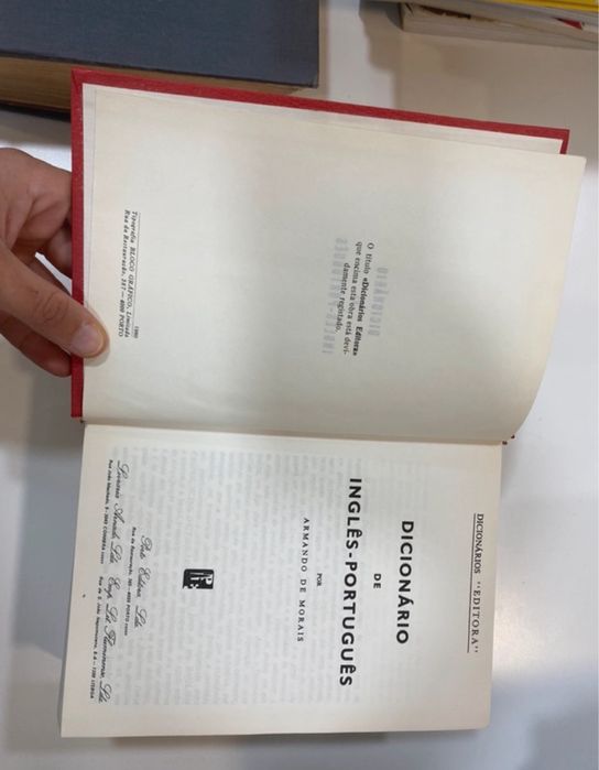 Dicionário de Inglês-Português por Armando de Morais