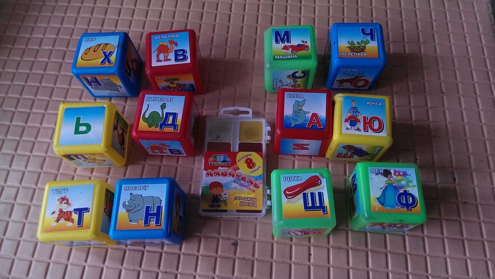 Лот детских игрушек- Азбука, кубики алфавит, посуда, игрушки для песоч