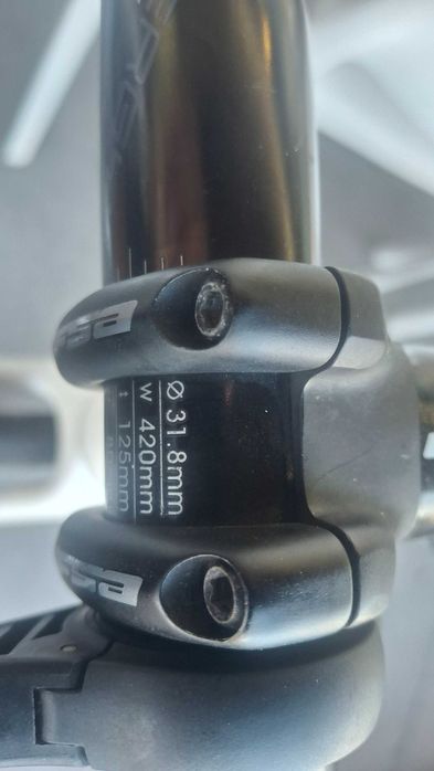 Guiador de estrada e  avanço FSA Compact Energy