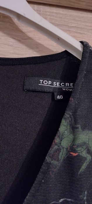 Sukienka z motywem koni