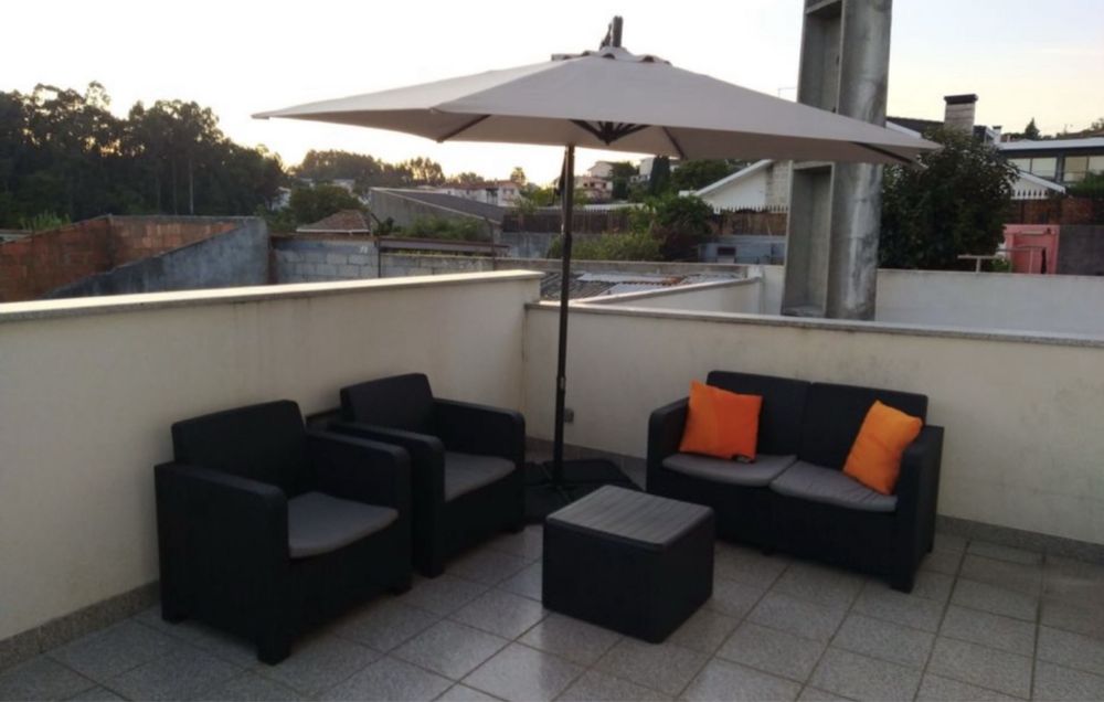 Mobiliário exterior 3 sofás e mesa meio p arrumos