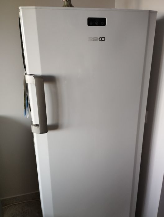 Продам морозильну камеру BEKO