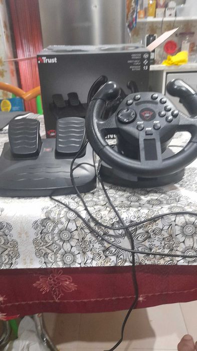 Conjunto de volante Gamong - marca TrustGTX/Kengo