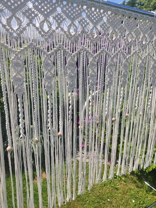 Makramowa firana do okna w stylu Boho