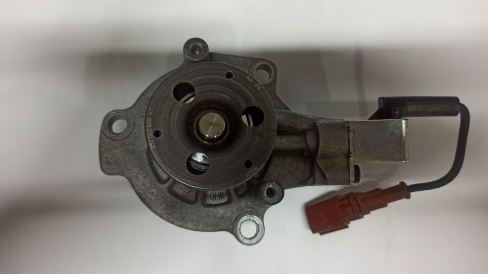 Помпа пробег 8 тис.км 2022р. Skoda Octavia A7 . 2 TDI. Пр INA