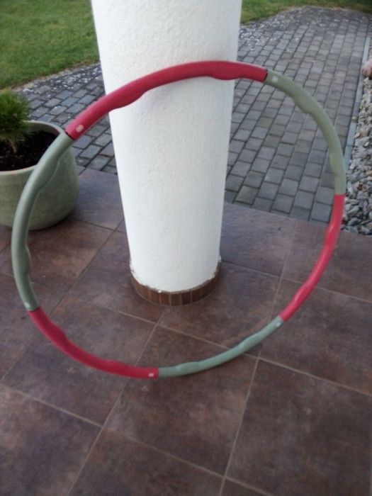 duże koło hula hop z wypustkami