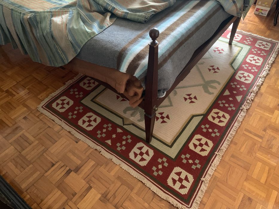 Cama e mesas de cabeceira