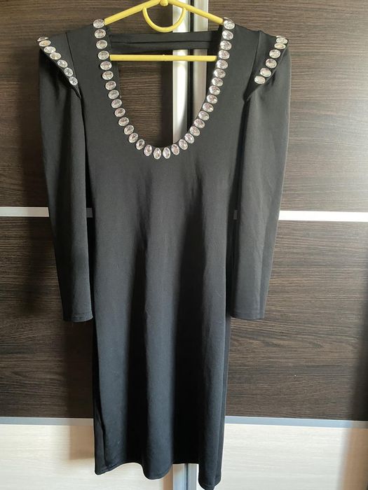 Вечірня облягаюча сукня