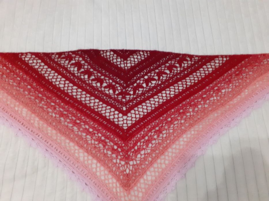 Chusta ręcznie zrobiona na szydełku