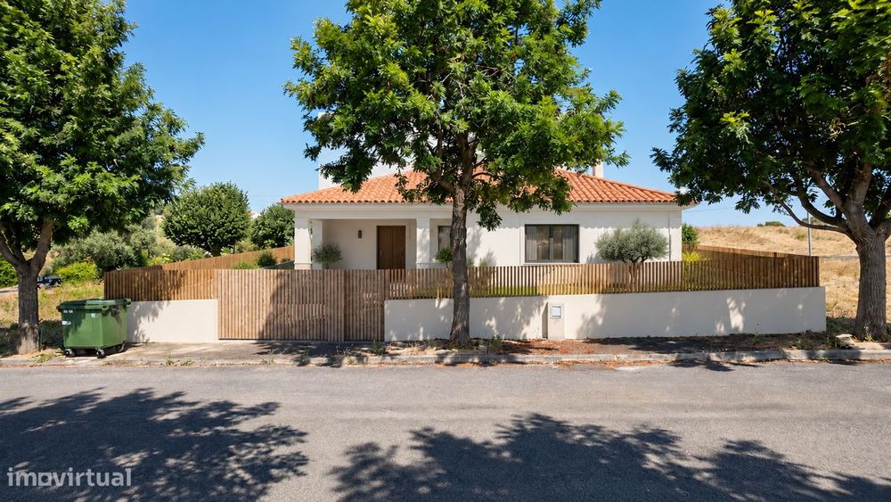 Lote de Terreno com Projeto para Moradia T4 – Pontével, Cartaxo