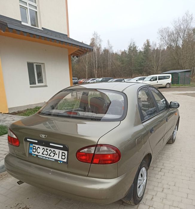 Автомобіль Daewoo Lanos