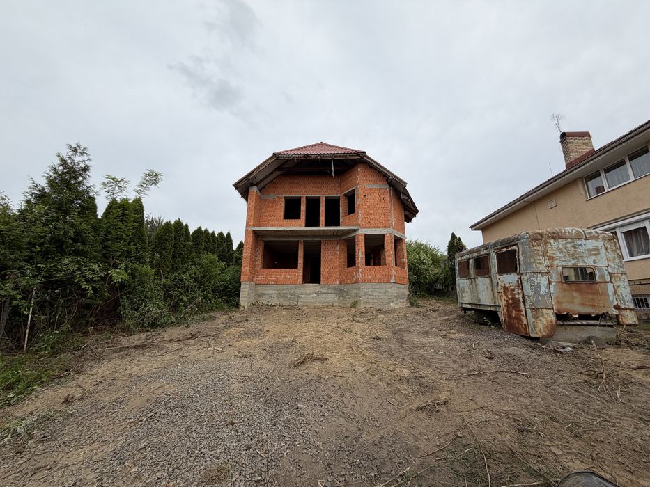 Продаж будинку в престижній локації Барвінка — мкрн. “Лазький берег”