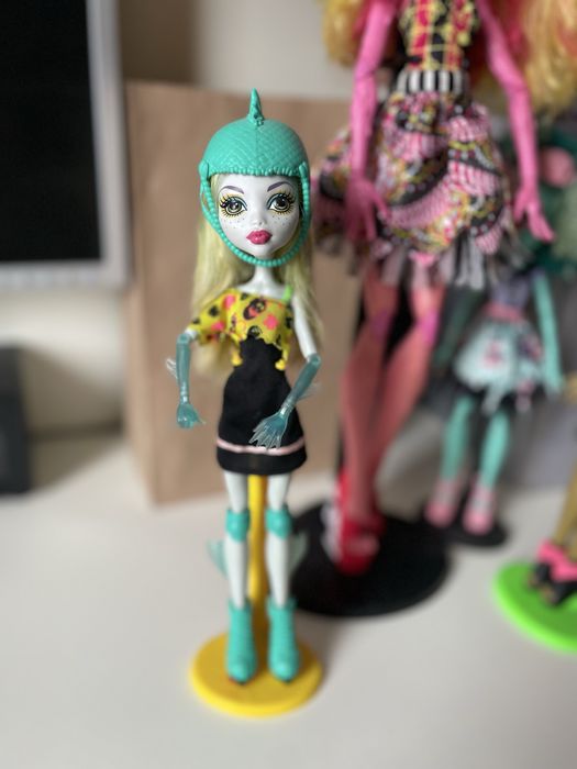 Лагуна на роликах лялька