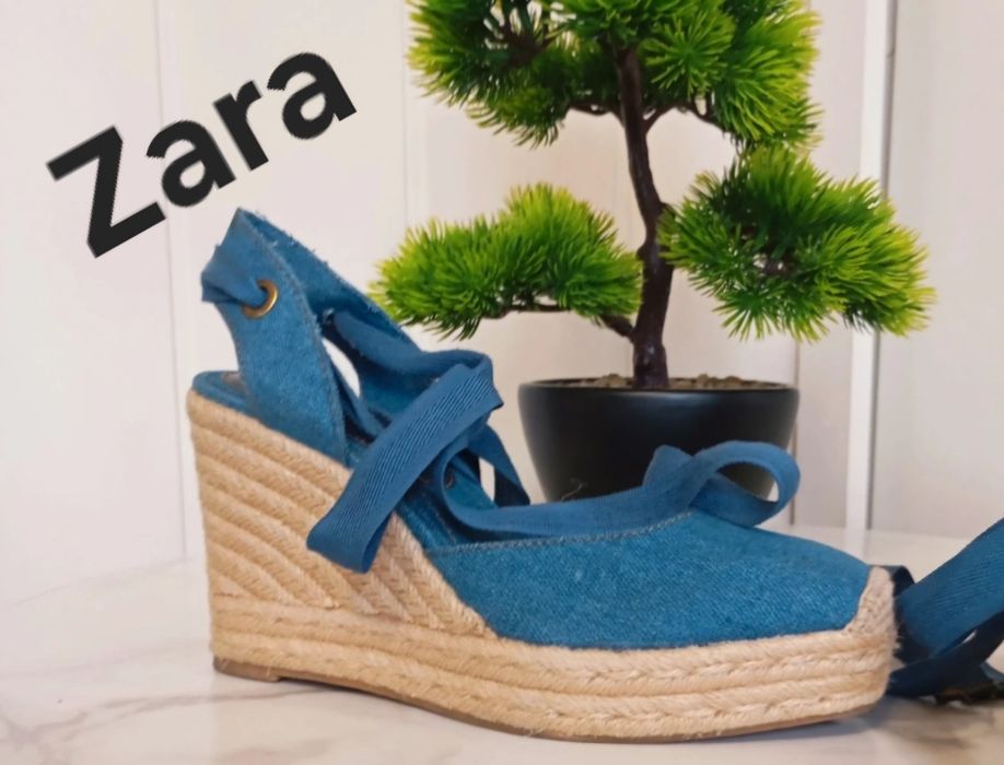 Niebieskie jeansowe buty espadryle Zara koturna