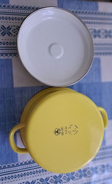 Кастрюля емальвана, важкий  сплав,3, 5л, вир. в  СРСР, насичений лимонний колір, нова