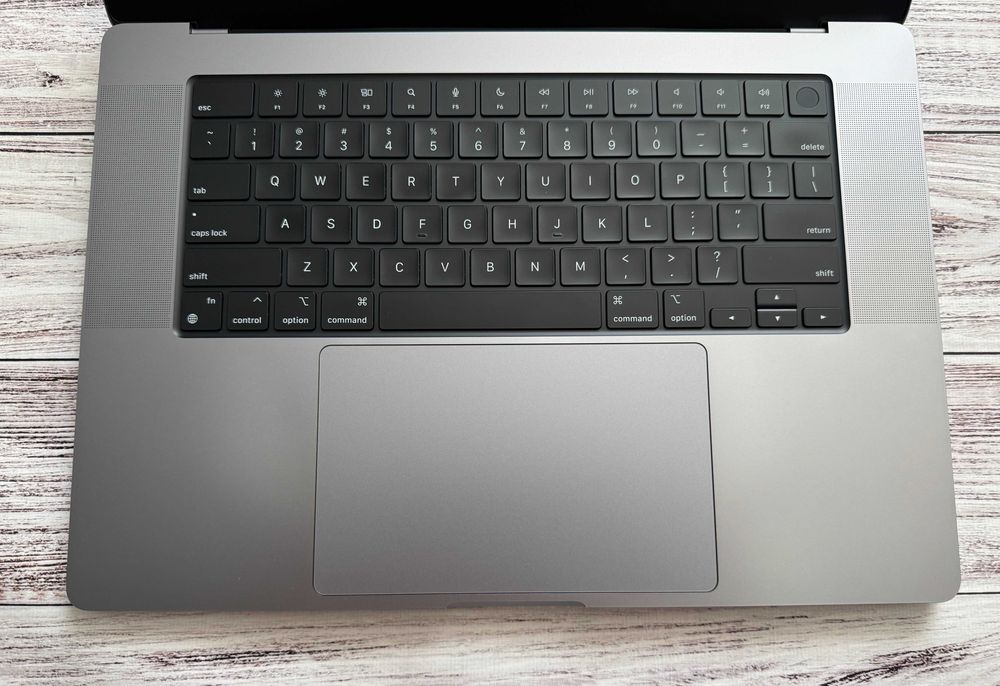 Apple MacBook Pro 16" 2021 M1 Pro/16Gb/512Gb Space Gray