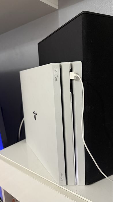 Vendo ou troco ps4 pro branca 1tb