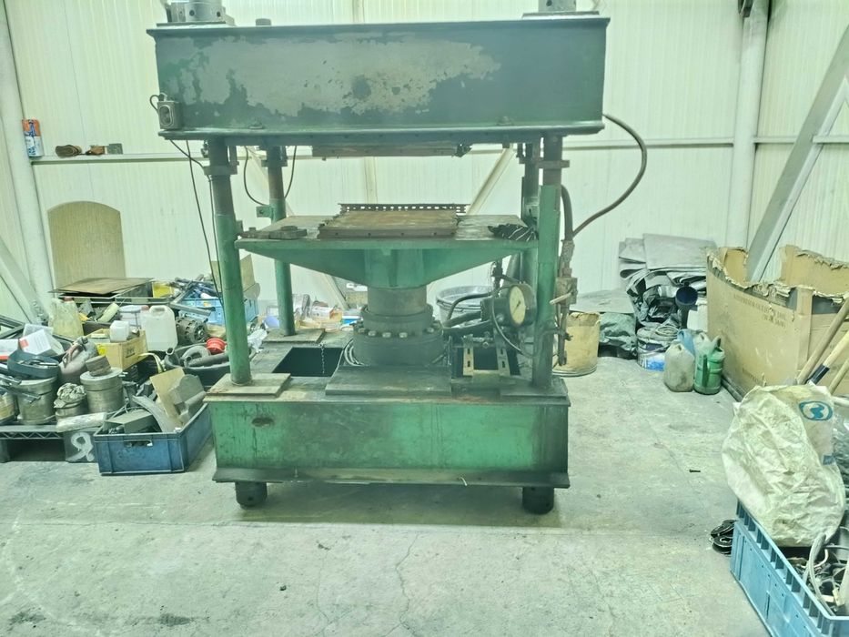 Prasa hydrauliczna wulkanizacyjna