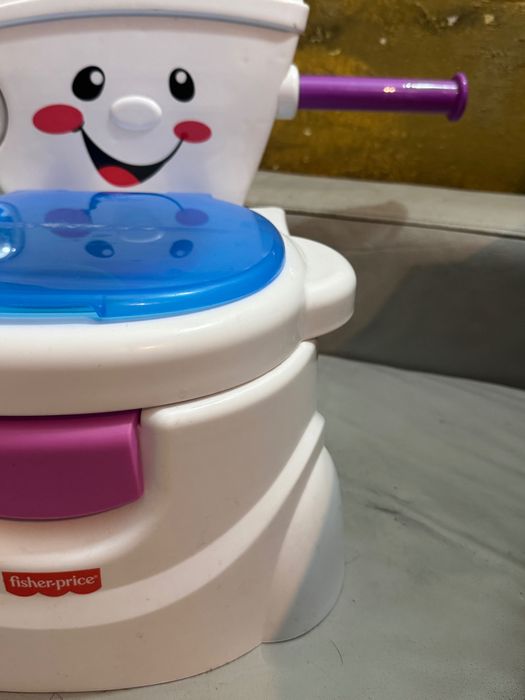 Nocnik interaktywny Fisher-Price bardzo fajny.