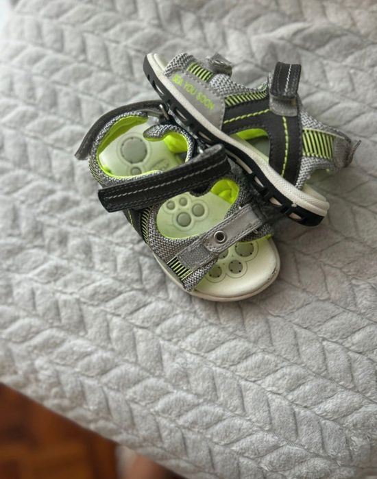 Sandálias para criança.