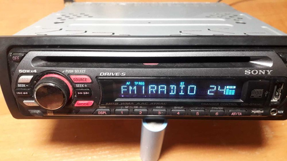 Dwa radia samochodowe Sony.