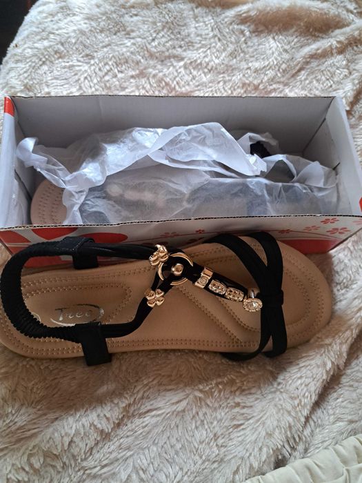 Sprzedam sandały nowe damskie roz.37