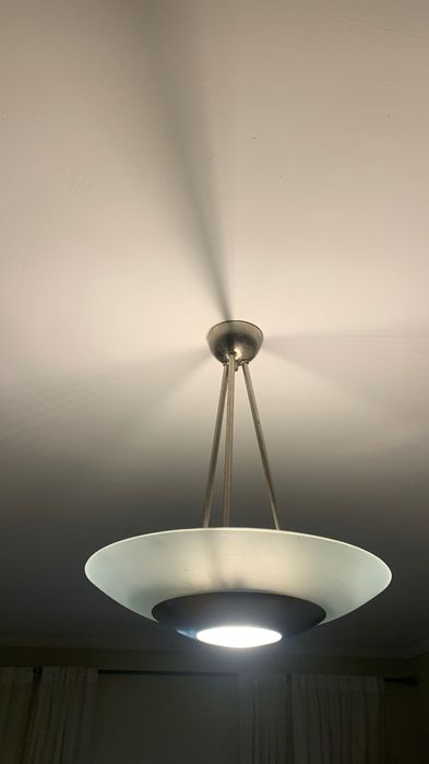 Candeeiros de vidro de teto e de mesa