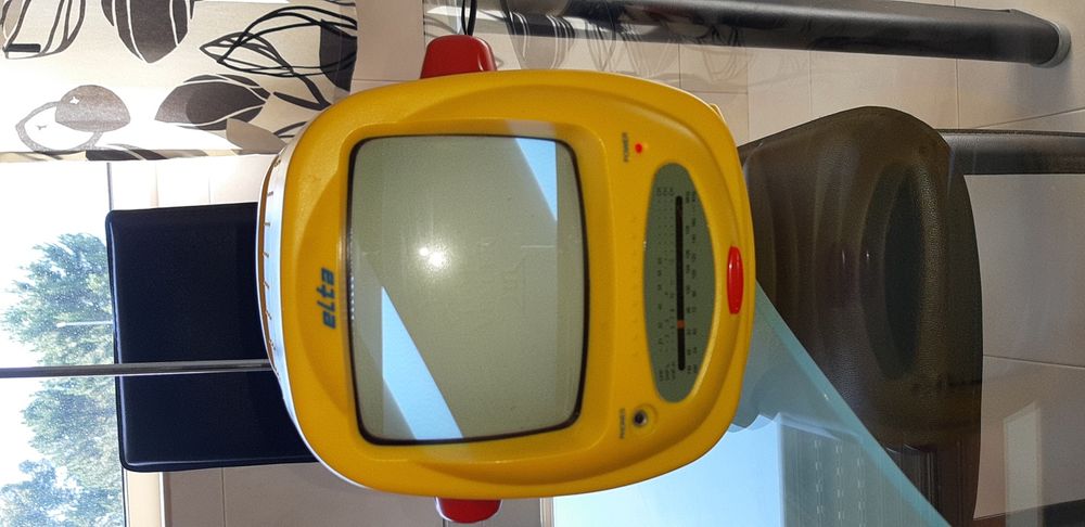 TV 12v - 230v + Rádio.