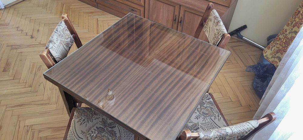 Sprzedam stolik z krzesłami