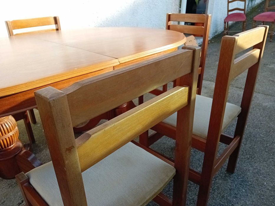 Extendable Table and Used Chairs64552116701697123
