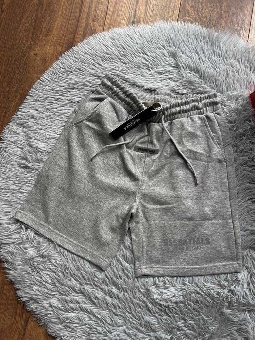 Szare Szorty Essentials