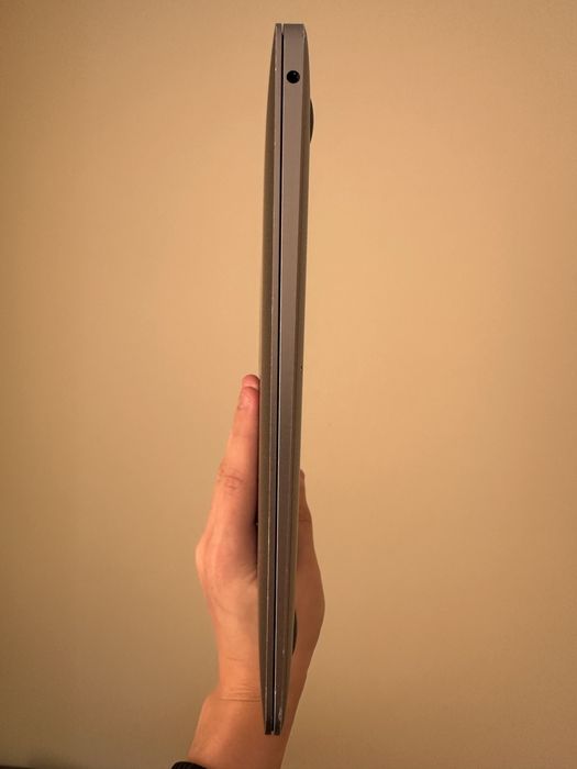 Продам MacBook Air 13” 2019p i5/8GB/128SSD