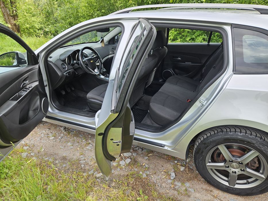 Chevrolet Cruze 2013  рік 1.7 дизель для військових