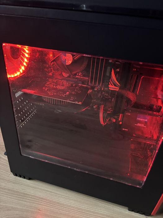 Komputet Titan 700 Genesis