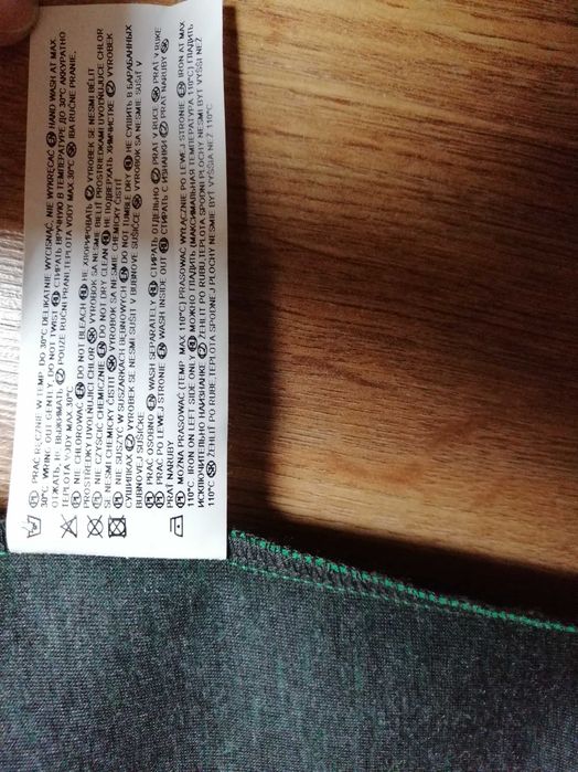 Oryginalna elegancka zielona spódnica z falbaną
