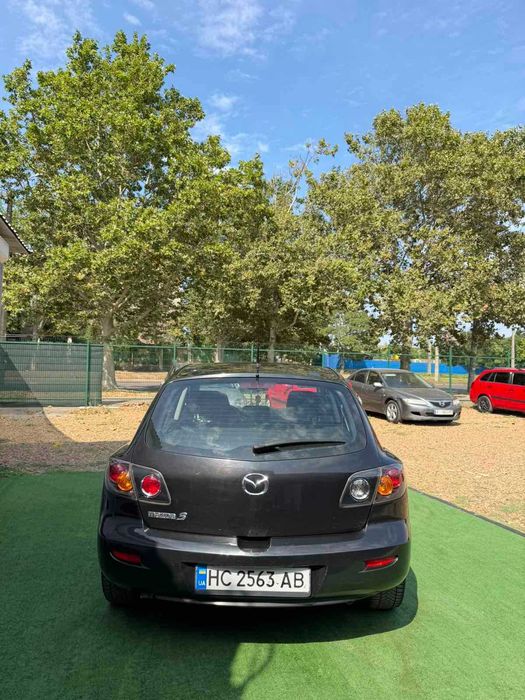 Mazda 3 в хорошем состоянии (1.6 турбо-дизель 2005 год)