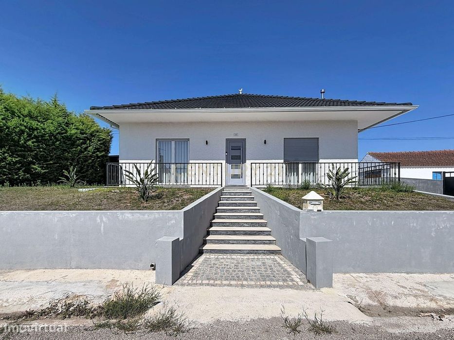 Moradia isolada com amplo terreno de 1.350 m², junto a Alcobaça