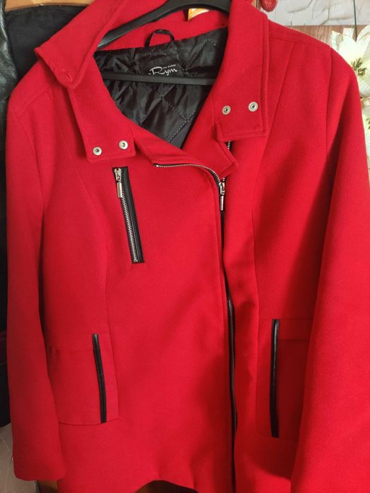 Kurtka damska z kapturem koloru czerwonego rozmiar 46