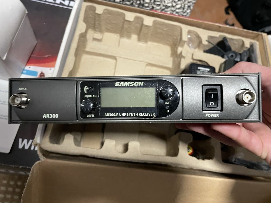 Wireless AKG WMS 40 | Samson Airline Synth