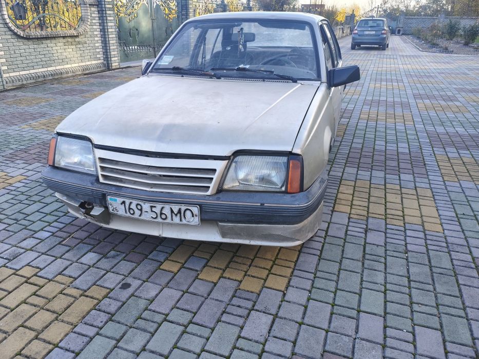 opel ascona 1.6 бензин
