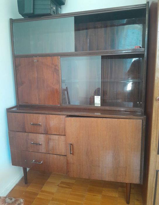 Продам сервант ,натуральне дерево