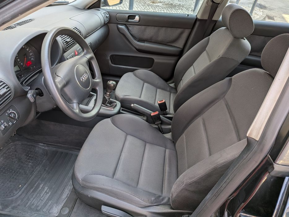 Audi A3 1.6i Atraction 102 CV 02