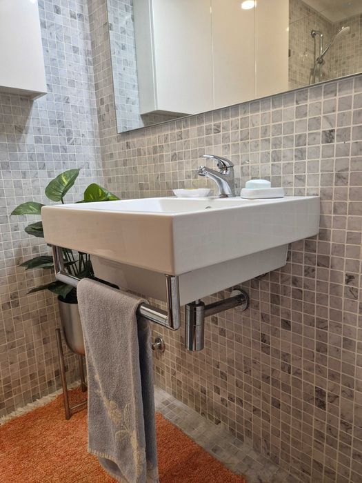 Vendo Lavatório c/torneira,  medidas 50cmx50cm