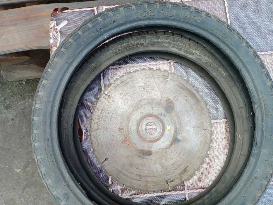 Продам покрышки 16 и17