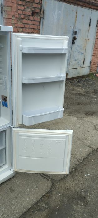 Холодильник Індезіт