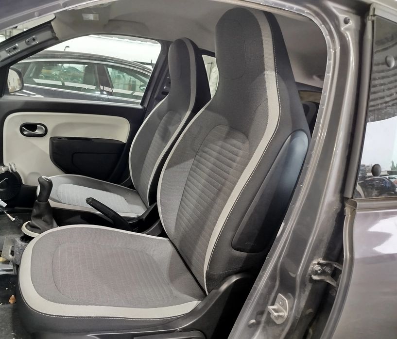 Conjunto de bancos RENAULT Twingo III (BCM_)