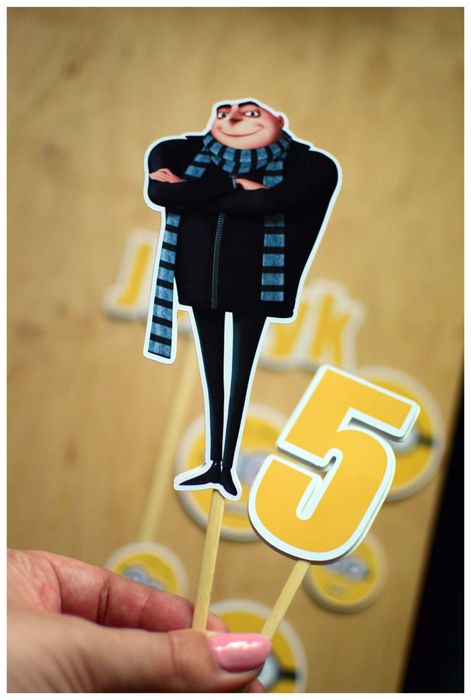 topper na tort ozdoba urodzinowa Minionki Gru