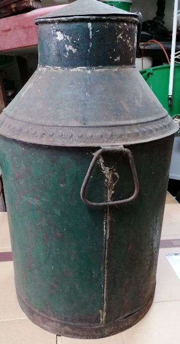 Pote metalico, usado no azeite, em bom estado