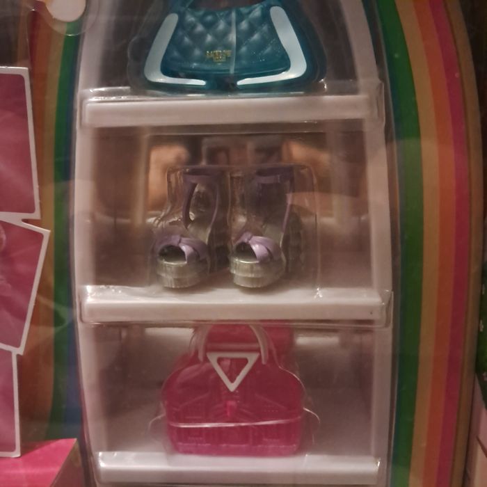 Lalka Rainbow High Amaya z szafa